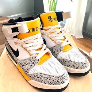 Nike
Nike Air Revolution Safari Yellow, Size: 11 men!